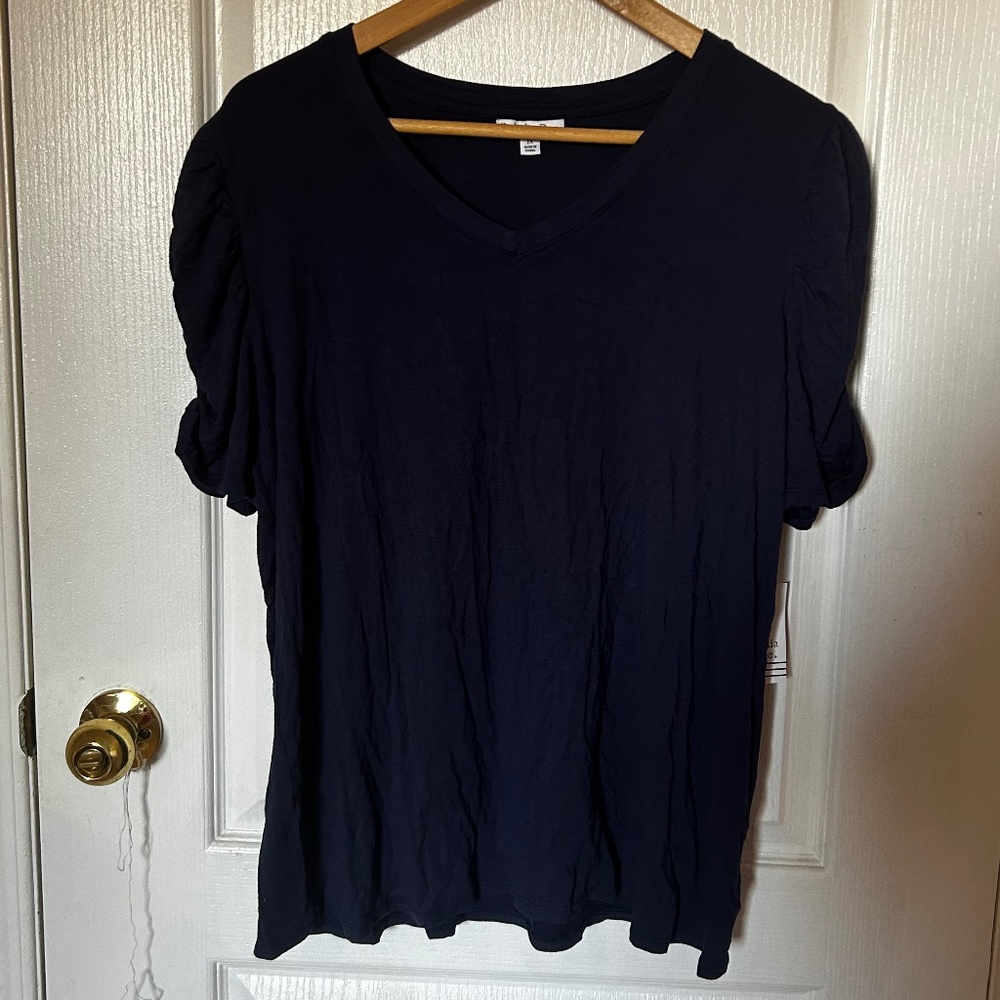 NWT Women's navy blue short-sleeved T-shirt